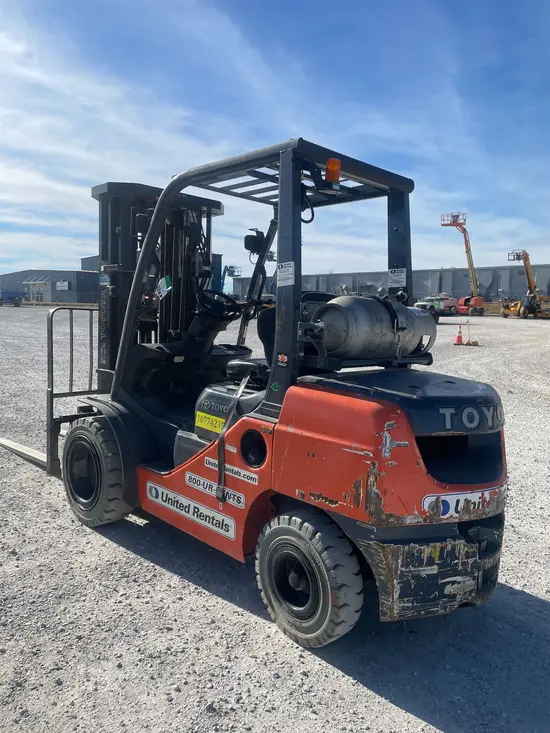 2018 Toyota 8FGU30 Warehouse Forklift