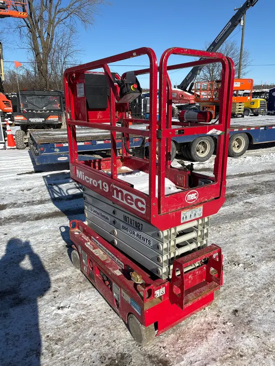 2018 MEC MICRO 19 Scissor Lift