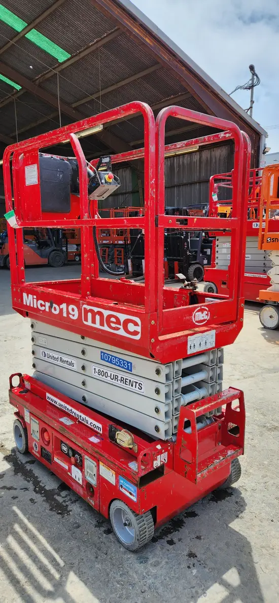 2018 MEC MICRO 19 Scissor Lift