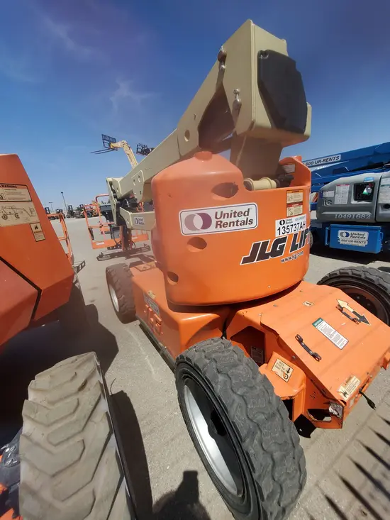 2014 JLG E450AJ Articulating Boom Lift