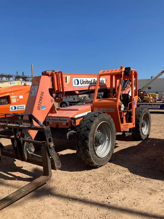 2014 SKYTRAK 8042 Forklift