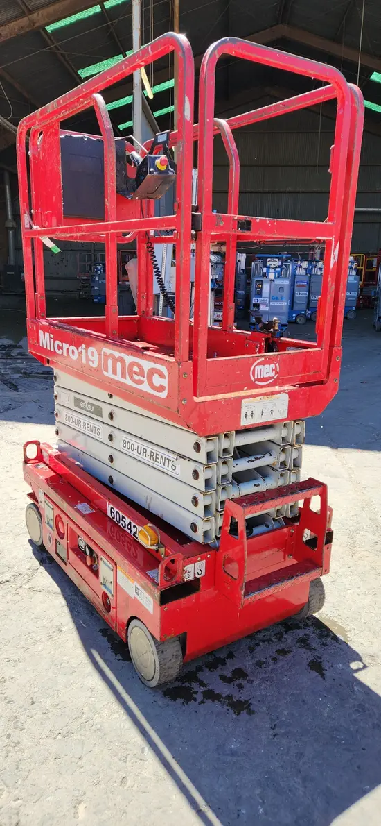 2018 MEC MICRO 19 Scissor Lift