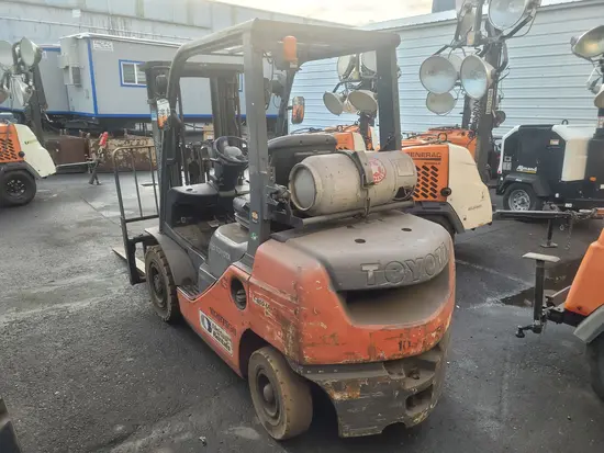 2015 Toyota 8FGU25 Warehouse Forklift