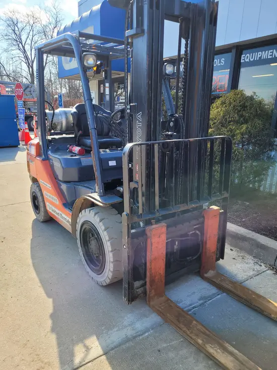 2018 Toyota 8FGU30 Warehouse Forklift