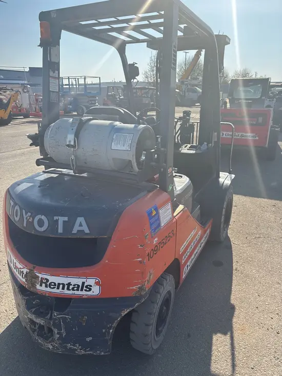 2019 Toyota 8FGU25 Warehouse Forklift