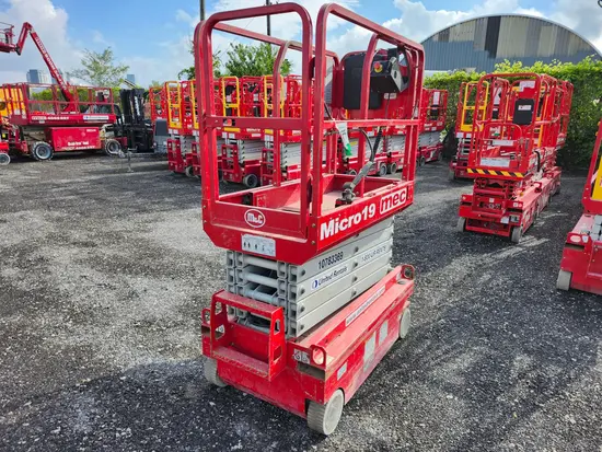 2018 MEC MICRO 19 Scissor Lift