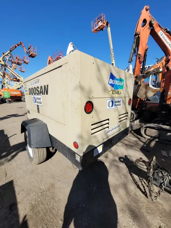 2017 Doosan P425/HP375WCUT4 Air Compressor
