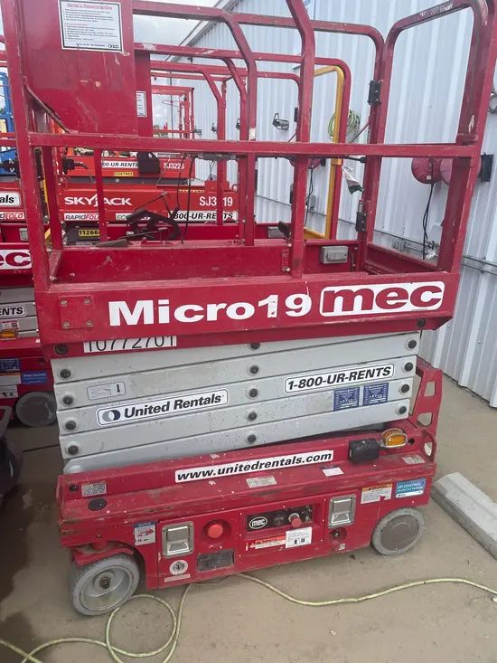 2018 MEC MICRO 19 Scissor Lift