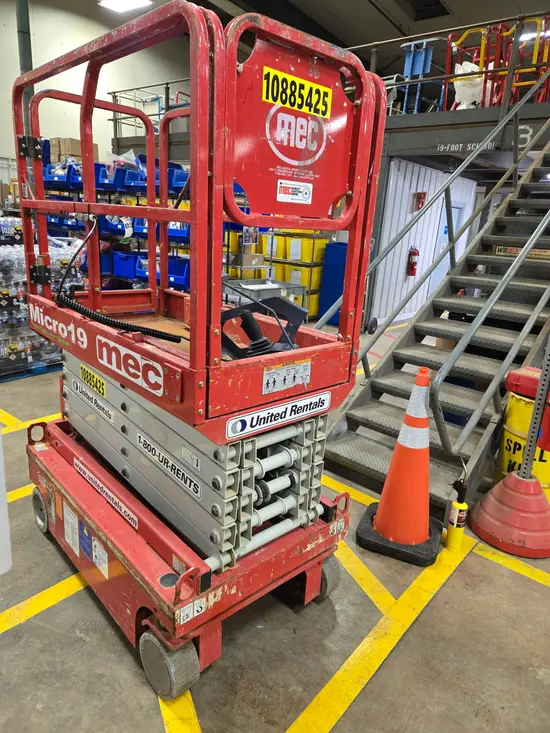 2019 MEC MICRO 19 Scissor Lift