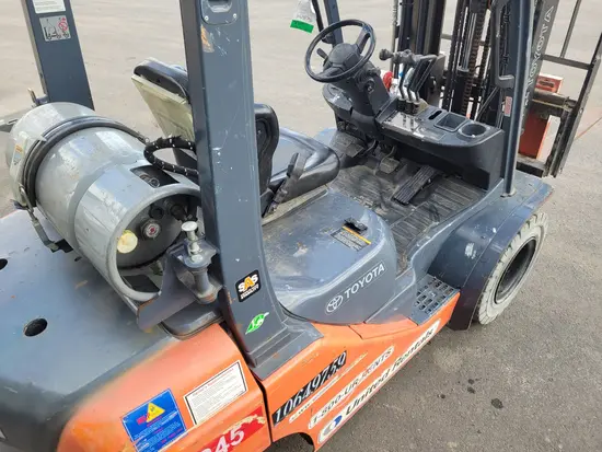 2017 Toyota 8FGU25 Warehouse Forklift
