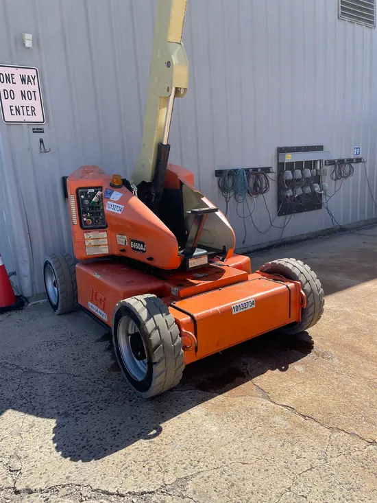 2013 JLG E450AJ Articulating Boom Lift