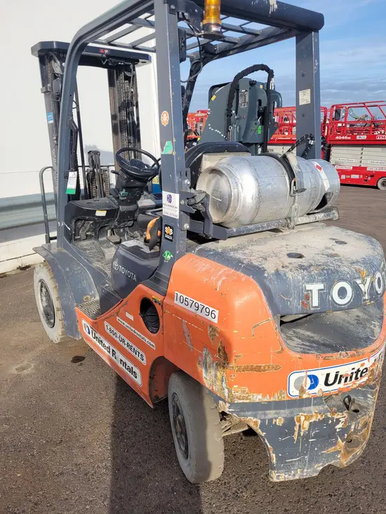 2017 Toyota 8FGU25 Warehouse Forklift