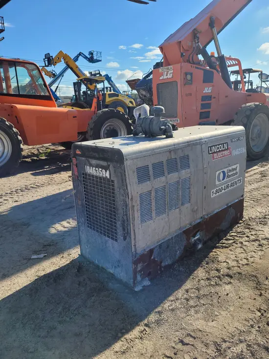 2016 Lincoln Electric VANTAGE 520 Welder