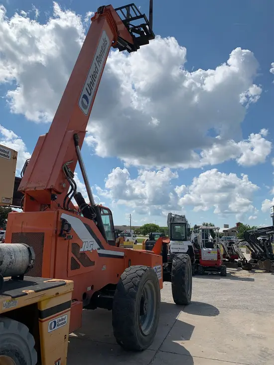 2015 SKYTRAK 8042 Forklift