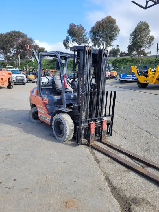 2017 Toyota 8FGU30 Warehouse Forklift