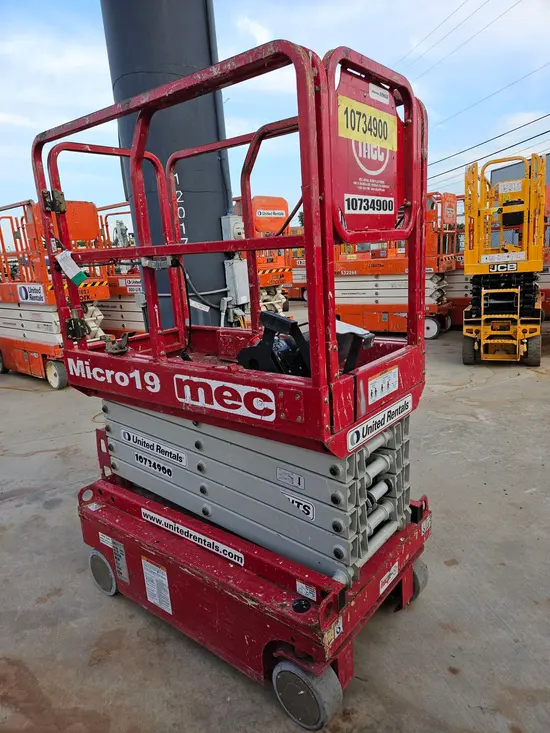 2018 MEC MICRO 19 Scissor Lift