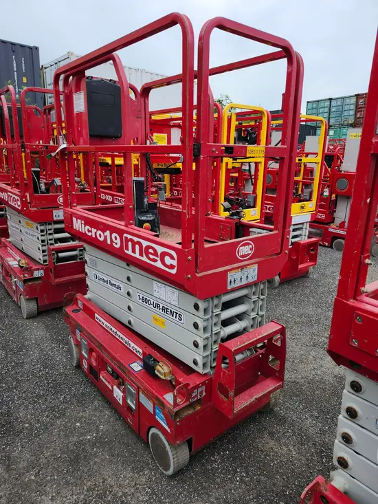 2018 MEC MICRO 19 Scissor Lift