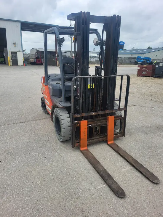 2017 Toyota 8FDU25 Warehouse Forklift