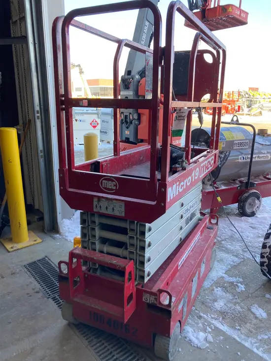 2018 MEC MICRO 19 Scissor Lift