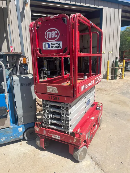2018 MEC MICRO 19 Scissor Lift