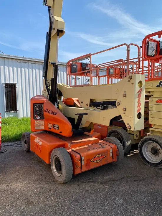 2014 JLG E400AJPN Articulating Boom Lift