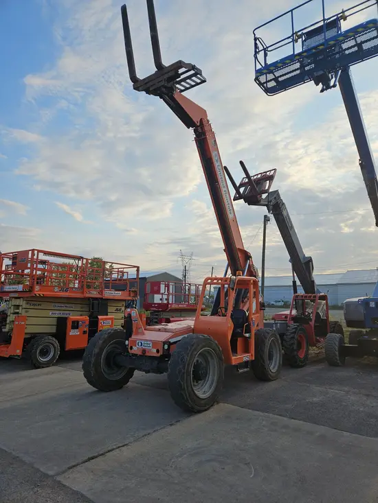 2014 SKYTRAK 8042 Forklift