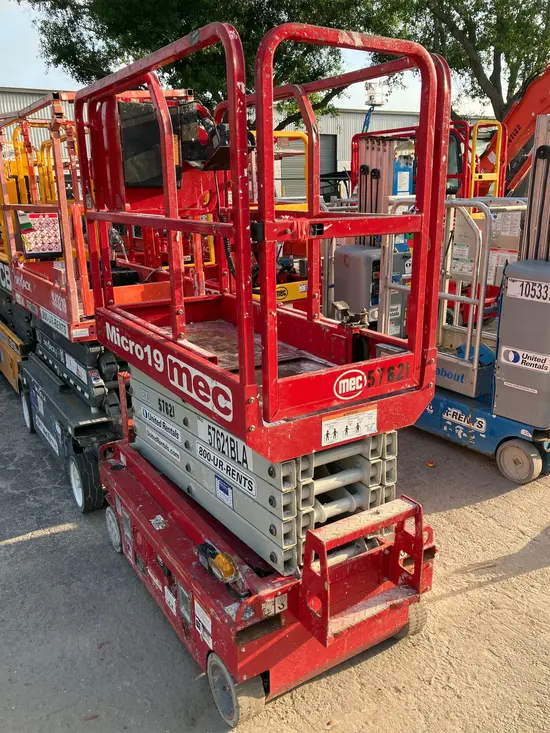 2018 MEC MICRO 19 Scissor Lift