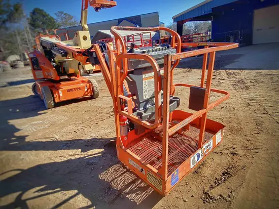 2013 JLG E400AJPN Articulating Boom Lift