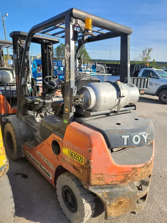 2017 Toyota 8FGU25 Warehouse Forklift