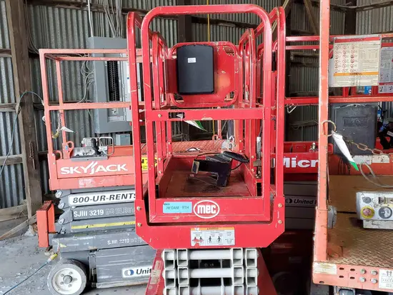 2018 MEC MICRO 19 Scissor Lift