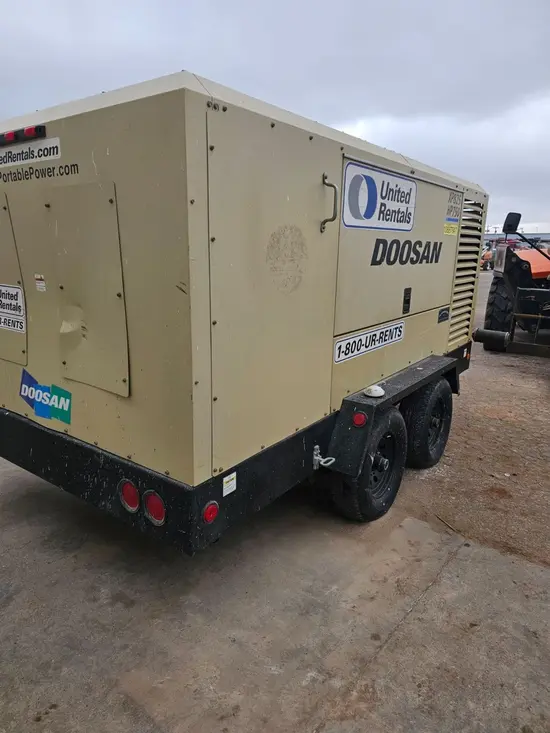 2017 Doosan XP825/HP750WCU Air Compressor