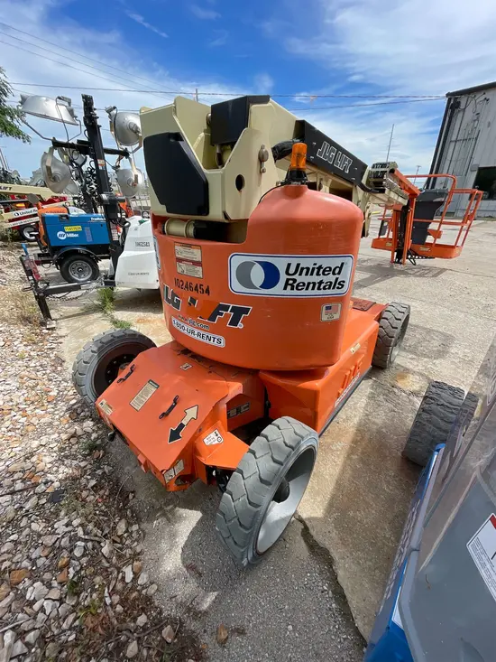 2014 JLG E450AJ Articulating Boom Lift