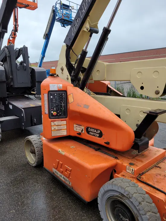2013 JLG E400AJPN Articulating Boom Lift