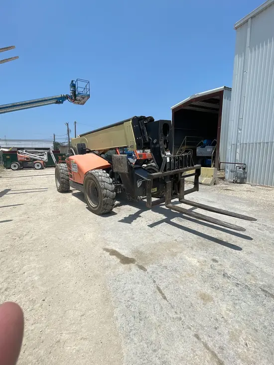 2017 JLG 1055 Forklift