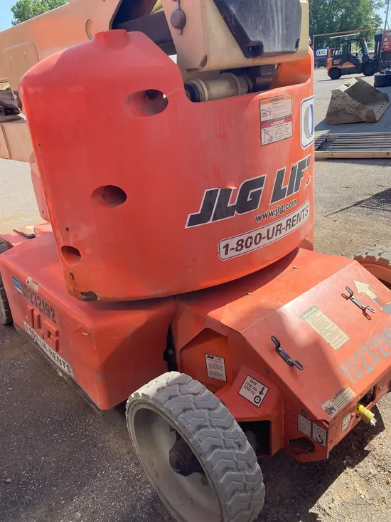 2014 JLG E400AJPN Articulating Boom Lift