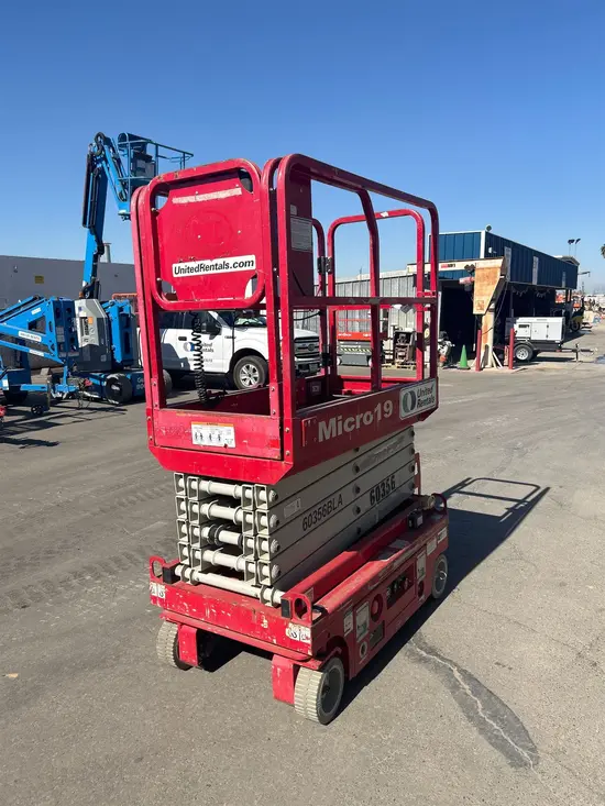 2018 MEC MICRO 19 Scissor Lift