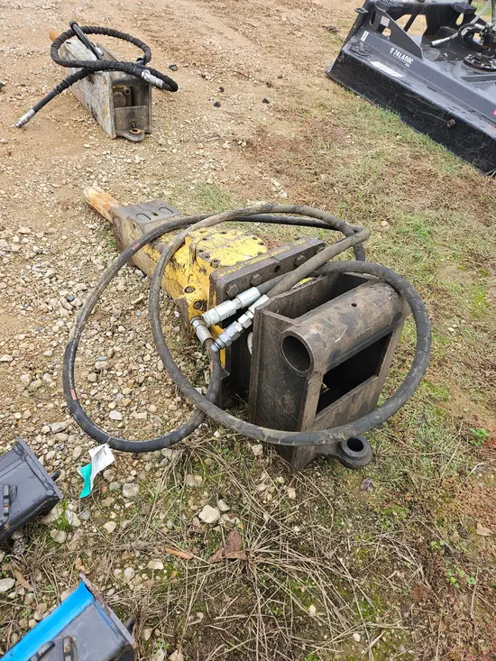 2014 Atlas Copco SB 452 Attachment