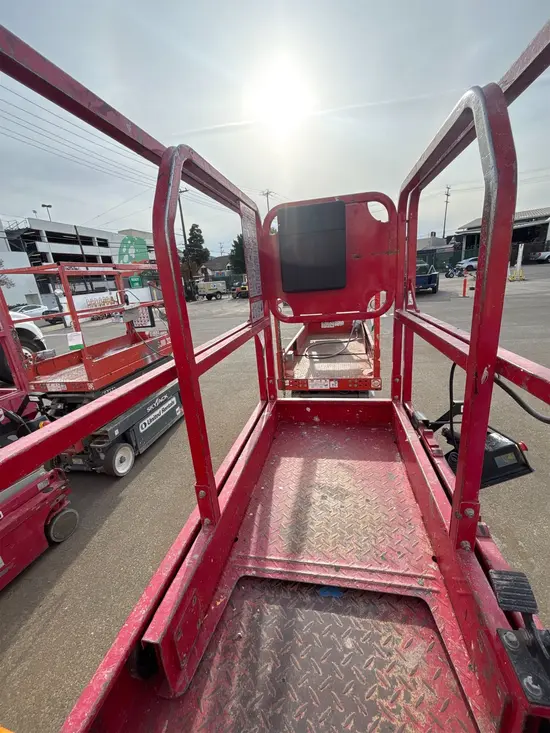 2018 MEC MICRO 19 Scissor Lift