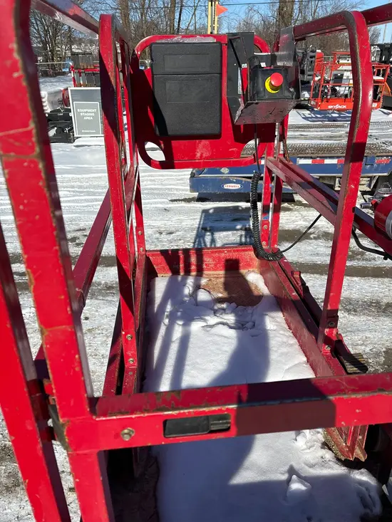2018 MEC MICRO 19 Scissor Lift