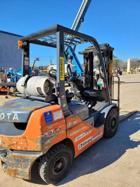 2017 Toyota 8FGU25 Warehouse Forklift