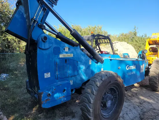 2015 Genie GTH-1056 Forklift