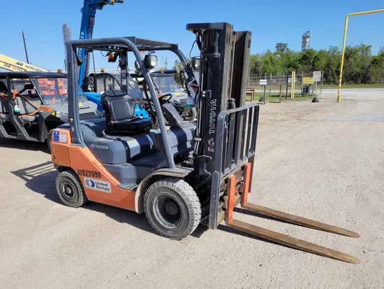 2016 Toyota 8FDU25 Warehouse Forklift