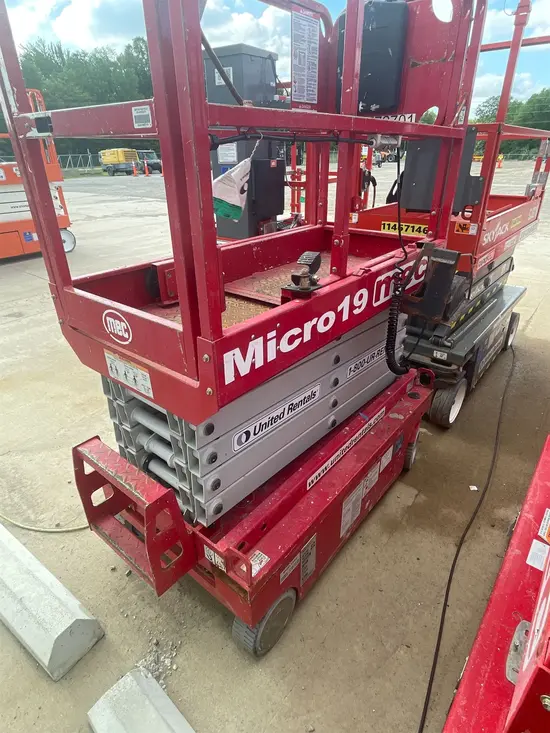 2018 MEC MICRO 19 Scissor Lift