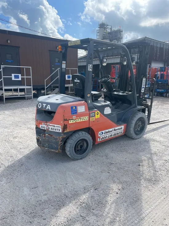 2017 Toyota 8FDU30 Warehouse Forklift