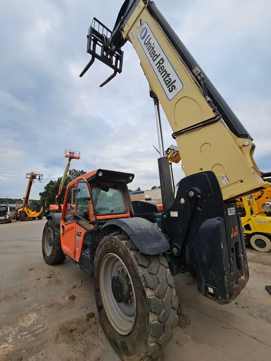 2016 JLG 1055 Forklift