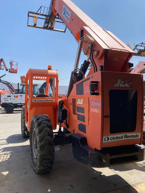 2015 SKYTRAK 8042 Forklift