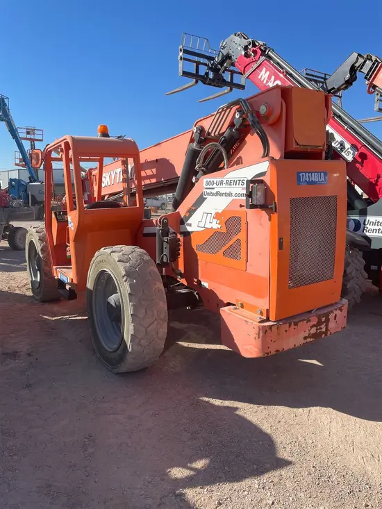 2015 SKYTRAK 8042 Forklift