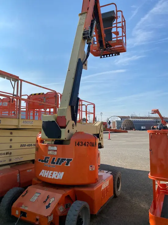 2014 JLG E400AJPN Articulating Boom Lift