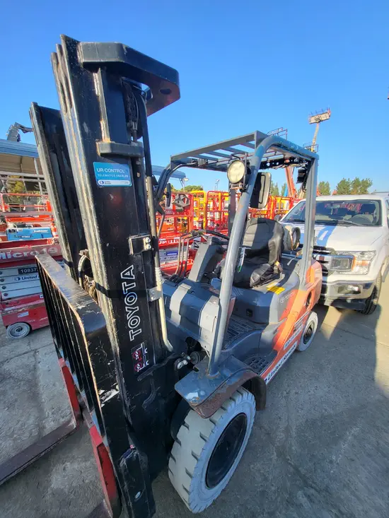 2018 Toyota 8FGU25 Warehouse Forklift