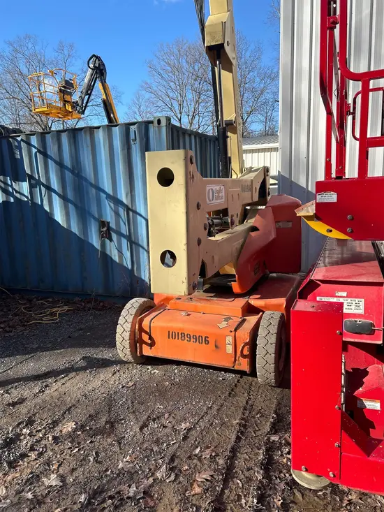 2013 JLG E400AJPN Articulating Boom Lift